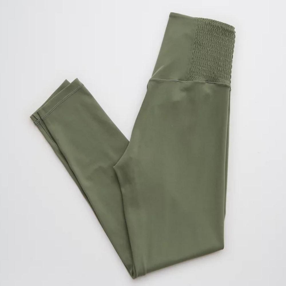 Aerie OFFLINE Real Me Smocked Legging, Size Small Short Color Olive Fun NWT